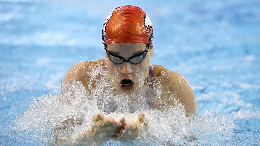 Ida Hulkko (kuvassa) ja Veera Kivirinta olivat oivassa vedossa 50 metrin rintauinnin MM-alkuerissä.