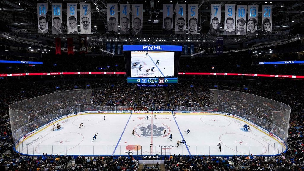 Naisten PWHL-jääkiekkoliigassa tehtiin upea yleisöennätys, kun Toronton ja Montrealin peliä seurasi paikan päällä 19 285 katsojaa.