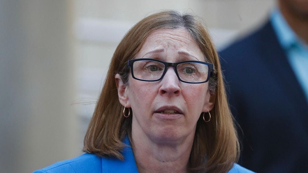 Yhdysvaltain Venäjän-suurlähettiläs Tracy Linn vieraili Navalnyin epävirallisella muistopaikalla