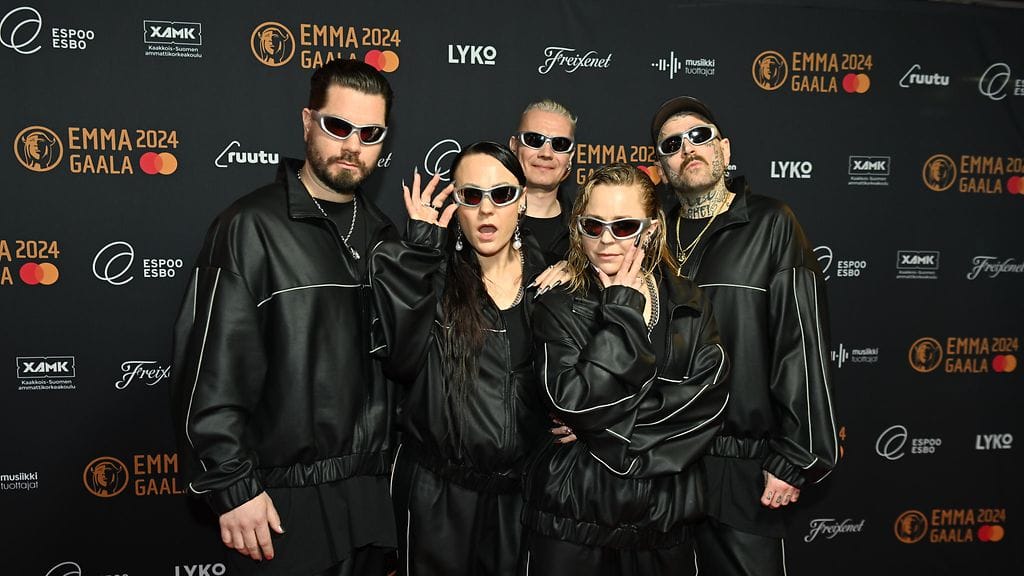 PMMP Emma-gaalan punaisella matolla.