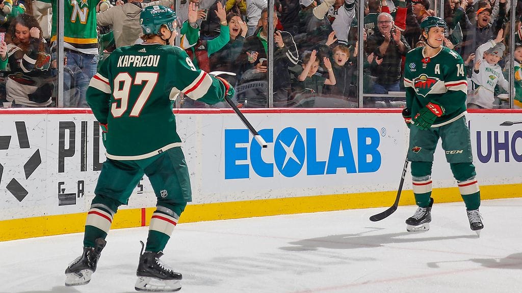 Kirill Kaprizov (vas.) ja Joel Eriksson Ek mättivät yhteensä 6+6 tehopistettä Minnesota Wildille.