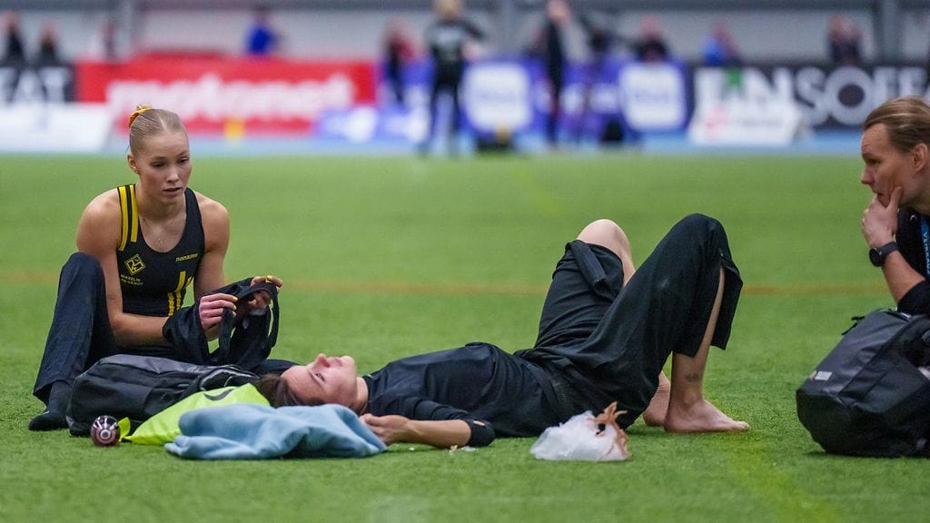 Senni Salmisen tilanne vaikutti huolestuttavalta Tampereen SM-hallikisoissa.