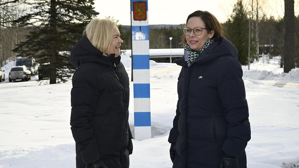 Sisäministeri Mari Rantanen (vasemmalla) oli tänään tutustumassa itärajan tilanteeseen yhdessä Ruotsin maahanmuuttoministeri Maria Malmer Stenergardin kanssa.