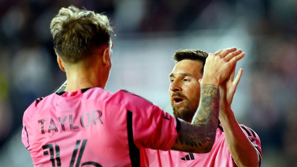 Inter Miamin Robert Taylor on viimeistellyt MLS-kauden avausmaalin Lionel Messin esityöstä.