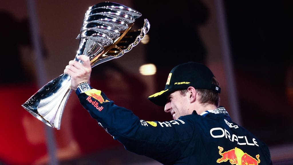 Max Verstappen on voittanut kolme maailmanmestaruutta putkeen.