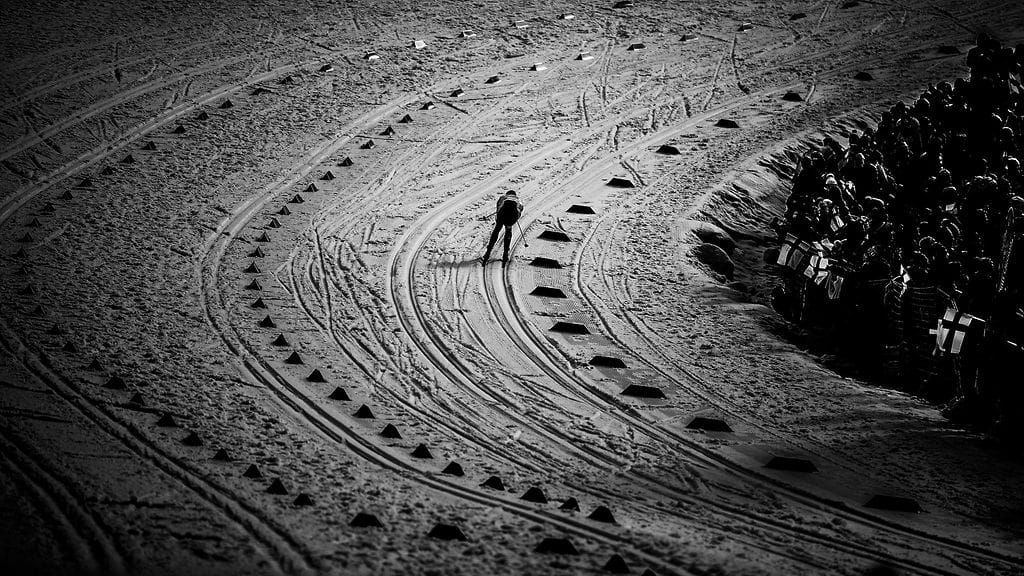 Entinen huippuhiihtäjä on poissa. Kuvituskuva.