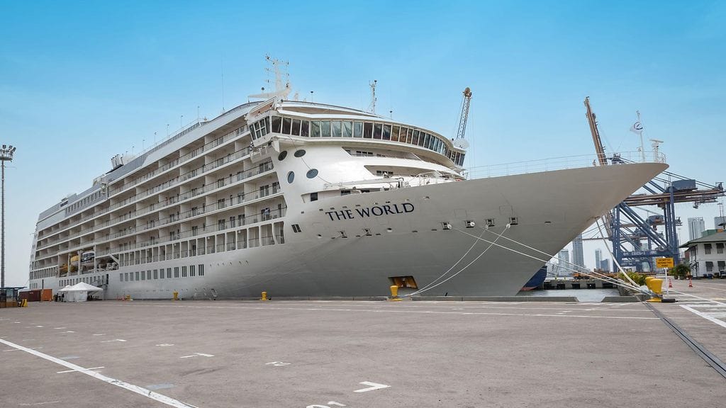 The World -alukselle ei pääse kuka tahansa risteilemään.