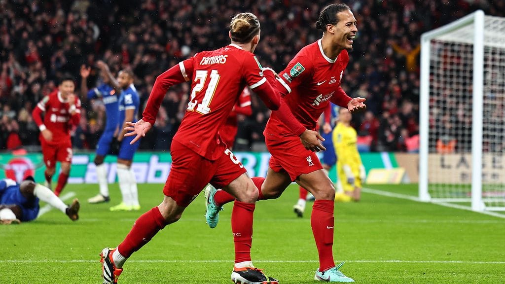 Virgil van Dijk ratkaisi liigacupin Liverpoolille.