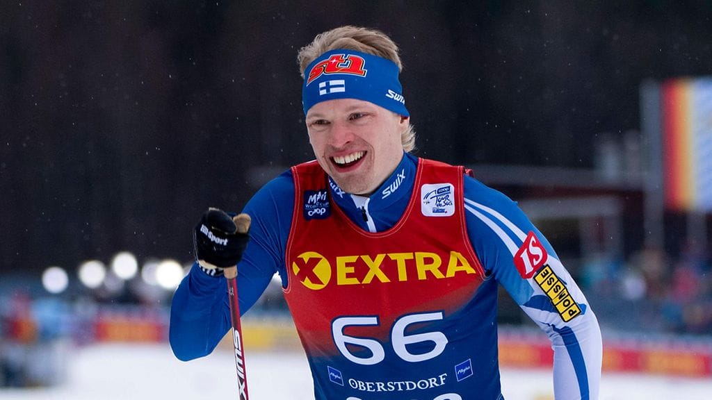 Iivo Niskanen kertoo yrittäneensä tavoitella kilpakumppaniaan.