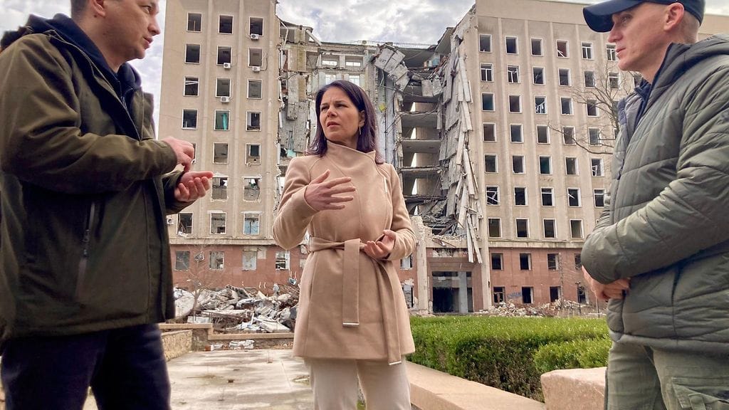 Saksan ulkoministeri Annalena Baerbock vieraili sodan moukaroimassa Mykolajivissa sunnuntaina.