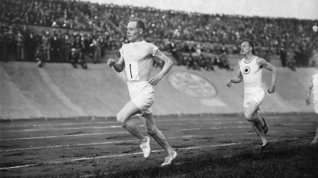 Paavo Nurmen mitalit ovat esillä Pariisissa.