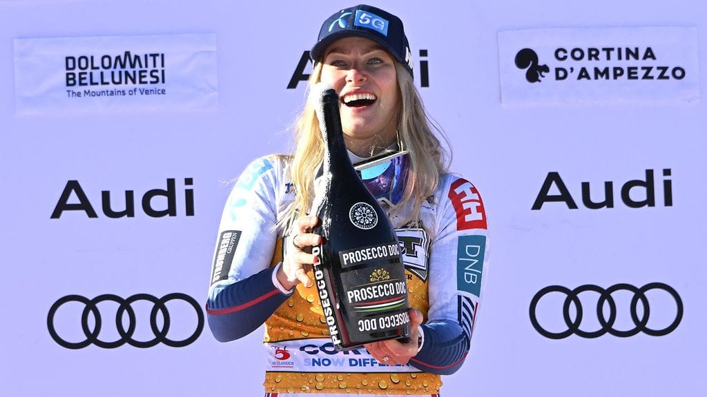 Ragnhild Mowinckel juhli syöksykisan voittoa Cortina d'Ampezzossa viime tammikuussa.