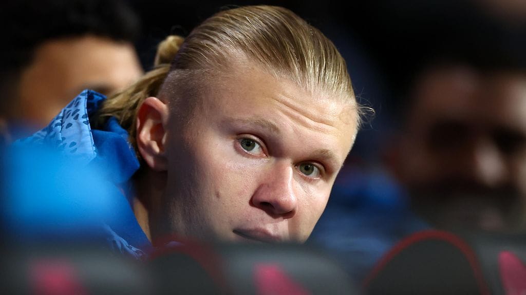 Erling Haaland on tiettävästi yksi parhaiten palkattuja jalkapalloilijoita Englannin Valioliigassa.