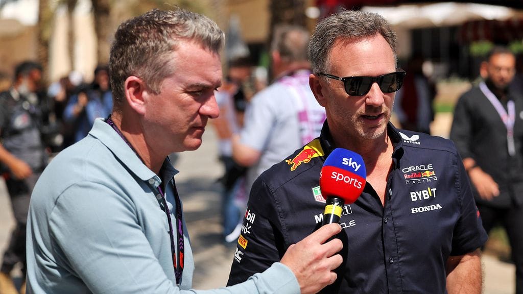 Christian Horner saapui Bahrainin varikolle torstaina.