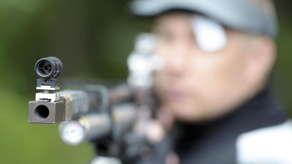 Ilmakivääriampuja Henri Häkkinen Inkoon ampumaradalla, Inkoossa 28. elokuuta 2014. Kuvituskuva.
