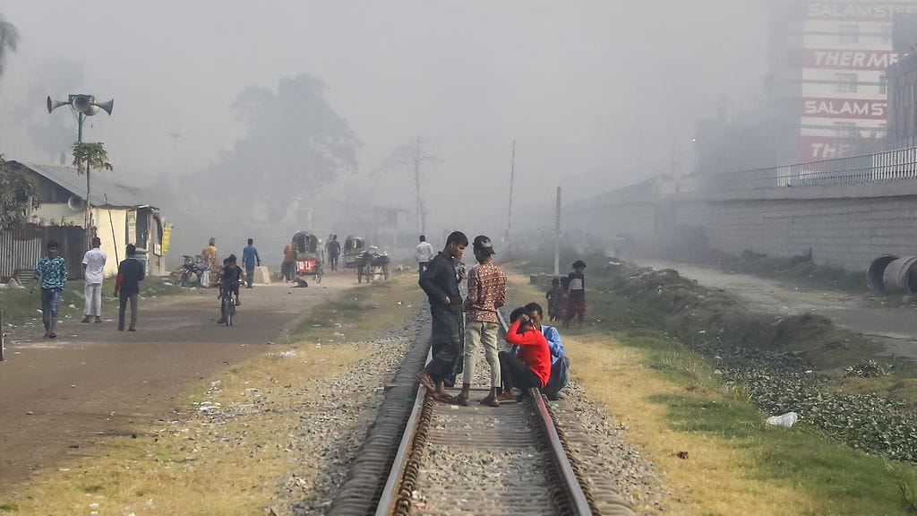 Arkistokuva, ei liity tapaukseen. Ilmansaasteiden aiheuttamaa savusumua pääkaupungissä. 19. helmikuuta 2024 Dhaka, Bagladesh.