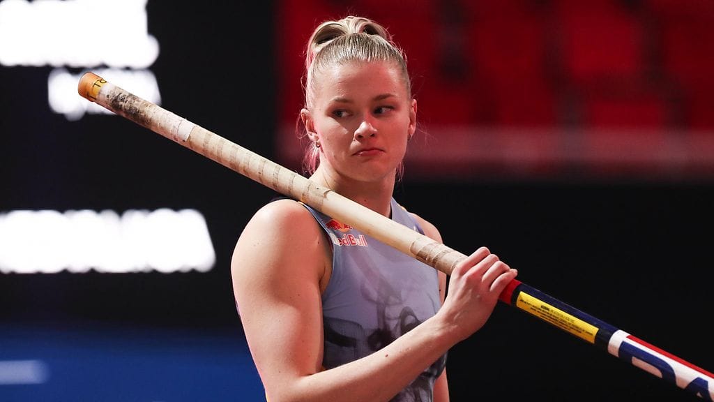 Wilma Murto joutui jättämään MM-hallikisojen seiväshyppyfinaalin kesken.