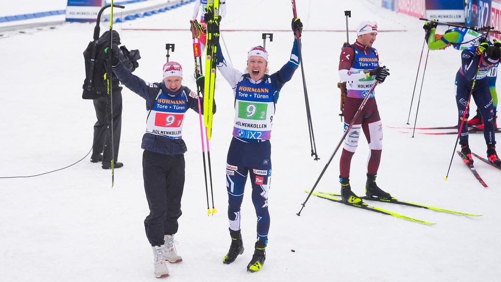 Suvi Minkkinen ja Otto Invenius pääsivät juhlimaan kolmostilaa ampumahiihdon maailmancupin parisekaviestissä Oslon Holmenkollenilla.