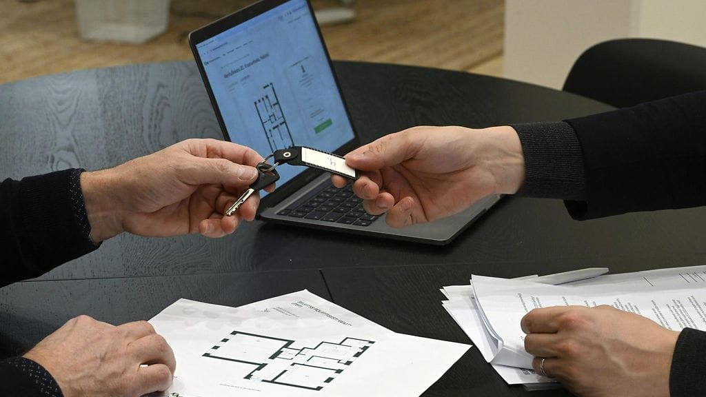 Erityisen paljon lainahakemuksia tulee OP:n mukaan ensimmäisen sijoitusasunnon ostamista suunnittelevilta. Kuvituskuva.