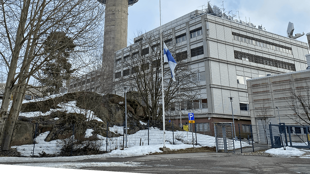 Ylellä on käynnissä suruliputus tv-kuuluttaja Maria Jungnerin muistolle.