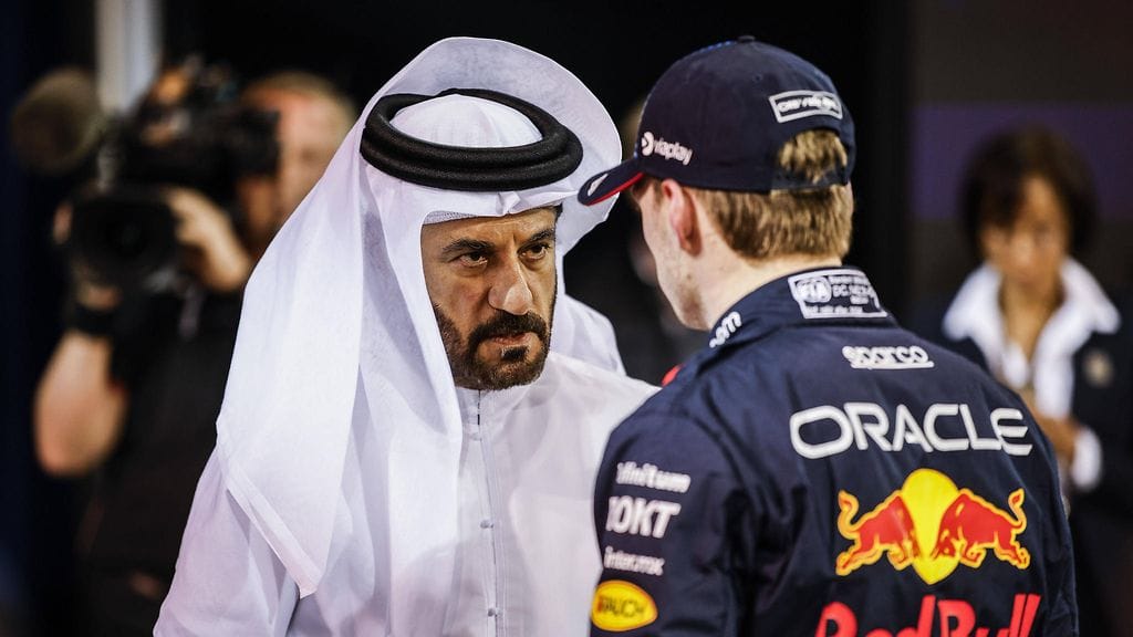 FIAn puheenjohtaja Mohammed Ben Sulayem kävi Bahrainissa erikoisena pidetyn sananvaihdon Max Verstappenin kanssa.