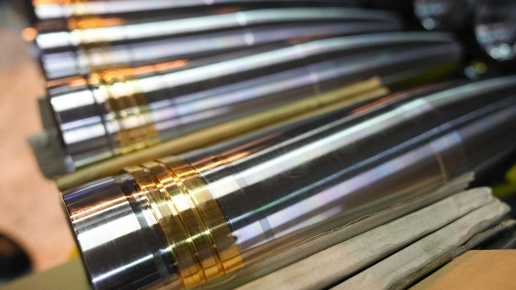 155 mm ammusten kuoria teräksestä Nammo Lapua Oy:n ammustehtaalla Sastamalassa 19. tammikuuta 2024. Sastamalan tehtaalla valmistetaan tykistön ja kranaatinheitinten ammuskuoria.