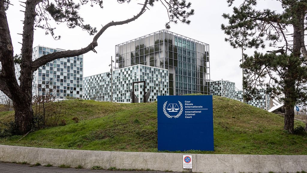 Alankomaiden Haagissa toimiva Kansainvälinen rikostuomioistuin käsittelee joukkotuhontarikoksia, sotarikoksia, rikoksia ihmisyyttä vastaan ja hyökkäysrikoksia.