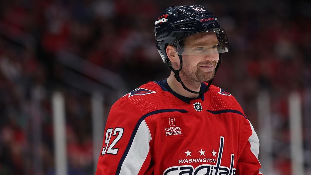 Jevgeni Kuznetsov siirtyy Carolina Hurricanesin riveihin.