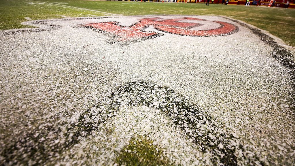 Kansas City Chiefsin ja Miami Dolphinsin välinen NFL-ottelu käytiin hyisissä olosuhteissa.