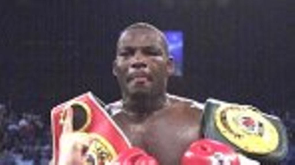 Hasim Rahman poseeraa mestaruusvöineen: John Gichigi/ALLSPORT