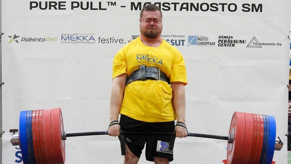 402,5 kiloa: tässä syntyy Tuomas Hautalan maailmanennätyssuoritus pure pull -maastavedossa.