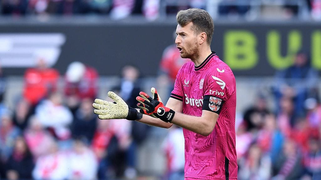 Kun kulkee, niin kulkee, on voinut Bayer Leverkusenin maalivahti Lukas Hradecky tuumia.