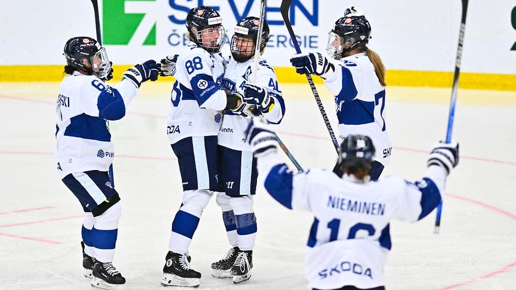 Naisleijonat lähtee jahtaamaan MM-mitaleja Yhdysvaltoihin.