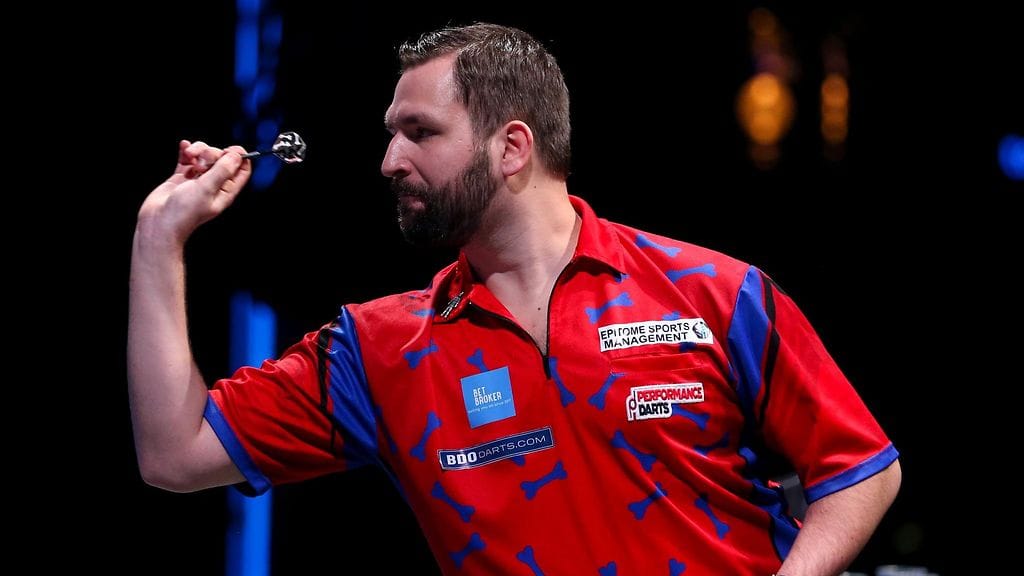 DRA hyllytti Adam Smith-Nealen tämän lyötyä amatööripelaajaa nyrkillä.