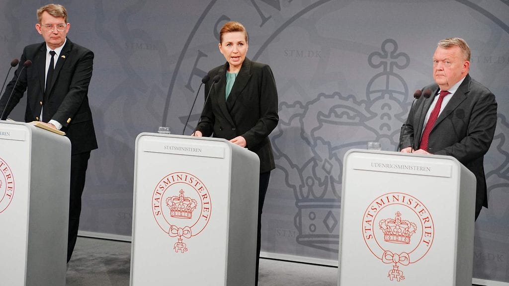 LK 130324 Tanskan pääministeri Mette Frederiksen, varapääministeri ja puolustusministeri Troels Lund Poulsen ja ulkoministeri Lars Loekke Rasmussen. Kuvituskuva.