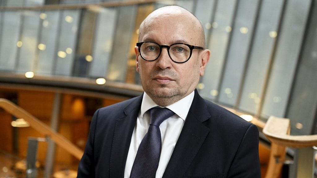 Supon päälliköksi nimitetty valtiotieteiden tohtori Juha Martelius Helsingissä tänään. Martelius siirtyy supon päälliköksi sisäministeri Mari Rantasen (ps.) valtiosihteerin tehtävistä.