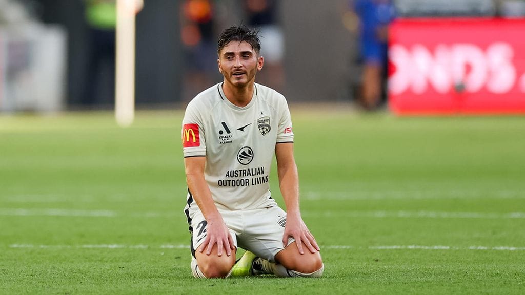 Adelaide Unitedia edustava Josh Cavallo kosi puolisoaan.