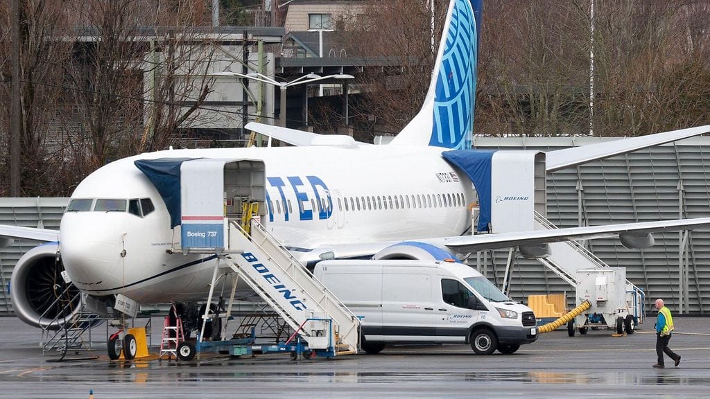 Yhdysvalloissa Oregonin Medfordiin laskeutuneesta koneesta havaittiin eilen perjantaina puuttuvan ulkopaneeli. Kuvituskuvassa United Airlinesin Boeing 737 MAX 8 -lentokone pysäköitynä Renton Municipal -lentokentälle Boeingin tehtaan viereen Washingtonissa tammikuussa.