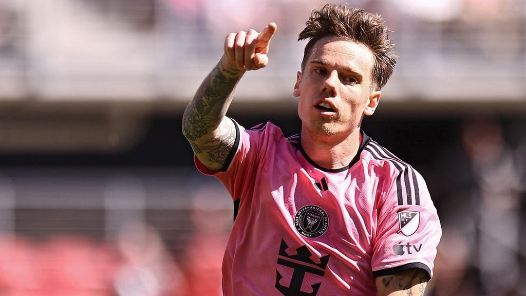 Robert Taylor oli jo valittu maajoukkueeseen EM-jatkokarsintoihin, kun hän ilmoitti jäävänsä seurajoukkueensa Inter Miamin käyttöön.