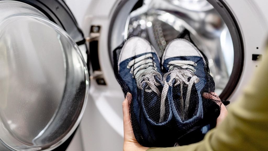 kengät pesukoneessa, pesukone, tennarit