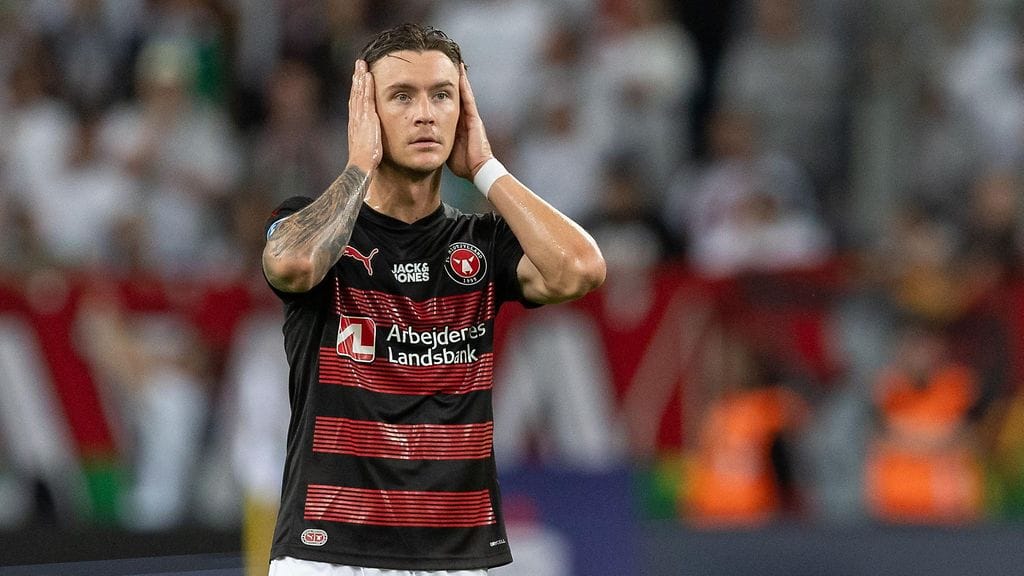 Kristoffer Olsson kuvattuna FC Midtjyllandin paidassa elokuussa 2023.