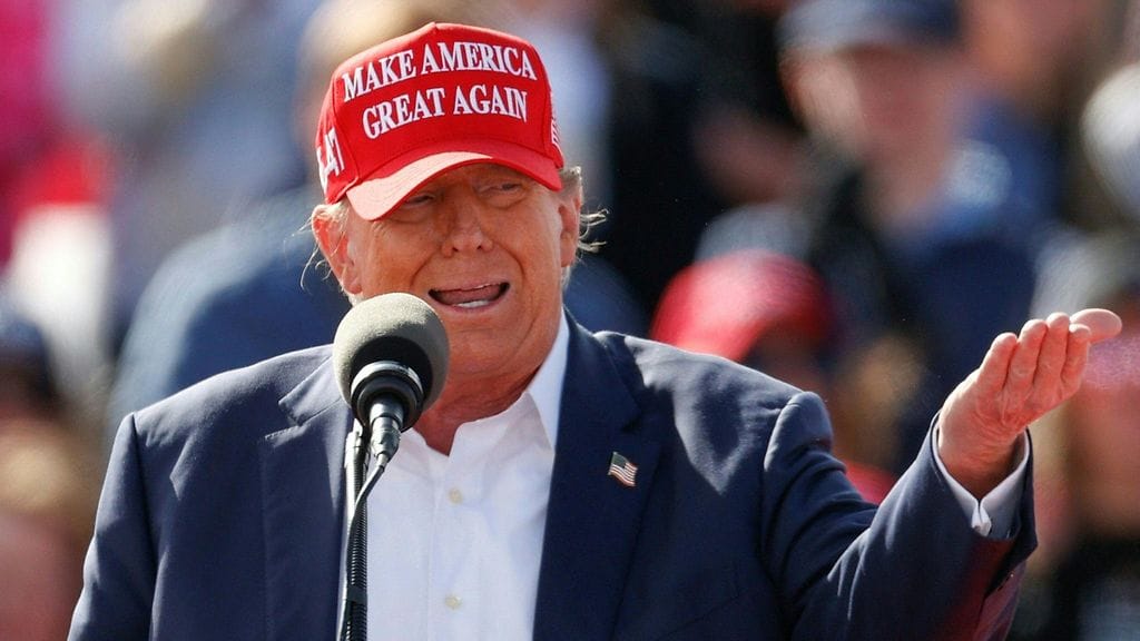 Yhdysvaltojen entinen presidentti Donald Trump puhui kannattajilleen Vandaliassa, Ohiossa, 16. maaliskuuta 2024.