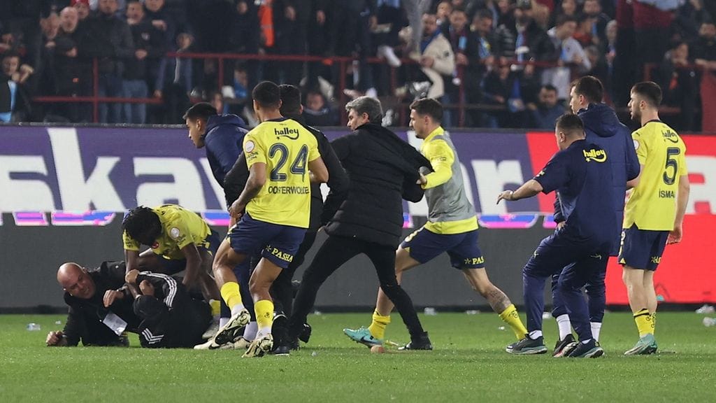Fenerbache harkitsee jopa liigasta vetäytymistä.