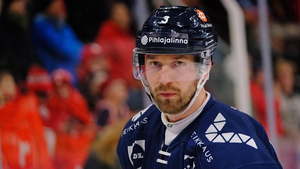 Rasmus Rissanen pelasi kuusi kautta Örebrossa. Viime joulukuussa hän oli mukana Suomen maajoukkueessa Sveitsin EHT-turnauksessa.