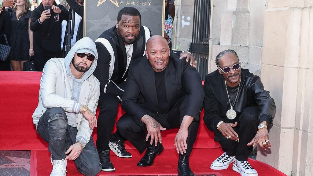 Eminem, 50 Cent, Dr. Dre ja Snoop Dogg olivat kaikki juhlistamassa Dr. Dren saamaa tähteä Hollywoodin Walk of Famella.