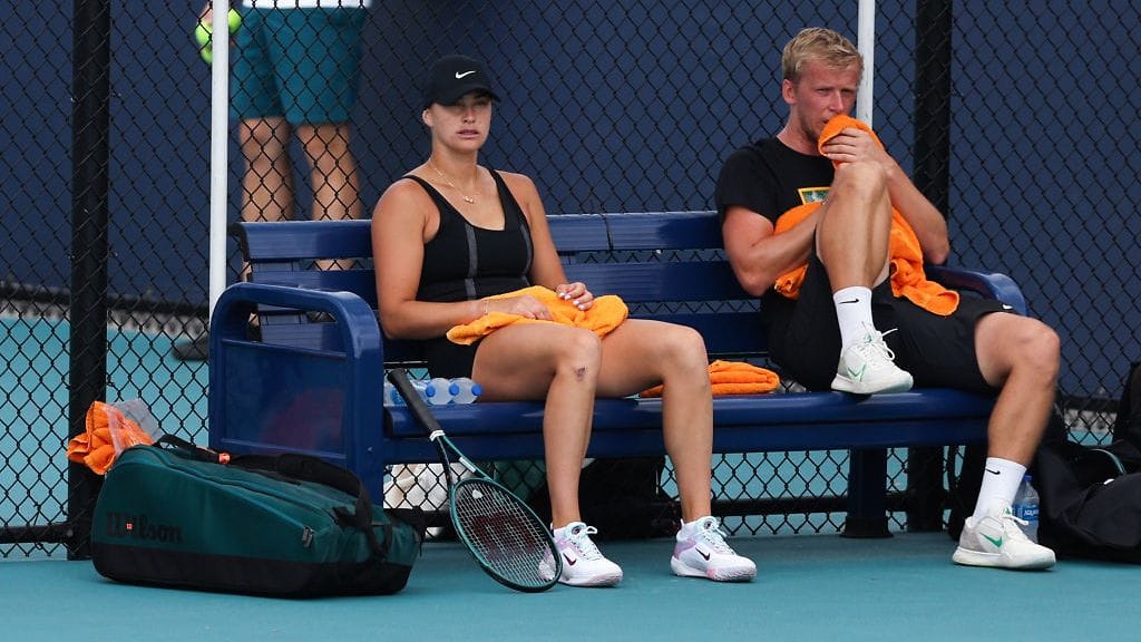 Aryna Sabalenka palasi harjoituksiin mustissa vaatteissa ex-miesystävänsä kuoleman jälkeen.