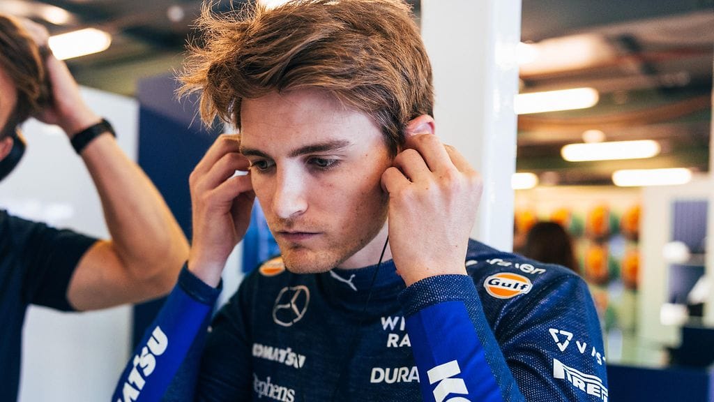 Logan Sargeant joutui antamaan autonsa Alex Albonille.