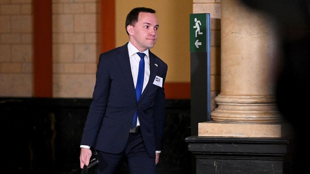 Perussuomalaisten Wille Rydman kesken hallitusneuvotteluiden Säätytalolla Helsingissä 3. toukokuuta 2023.