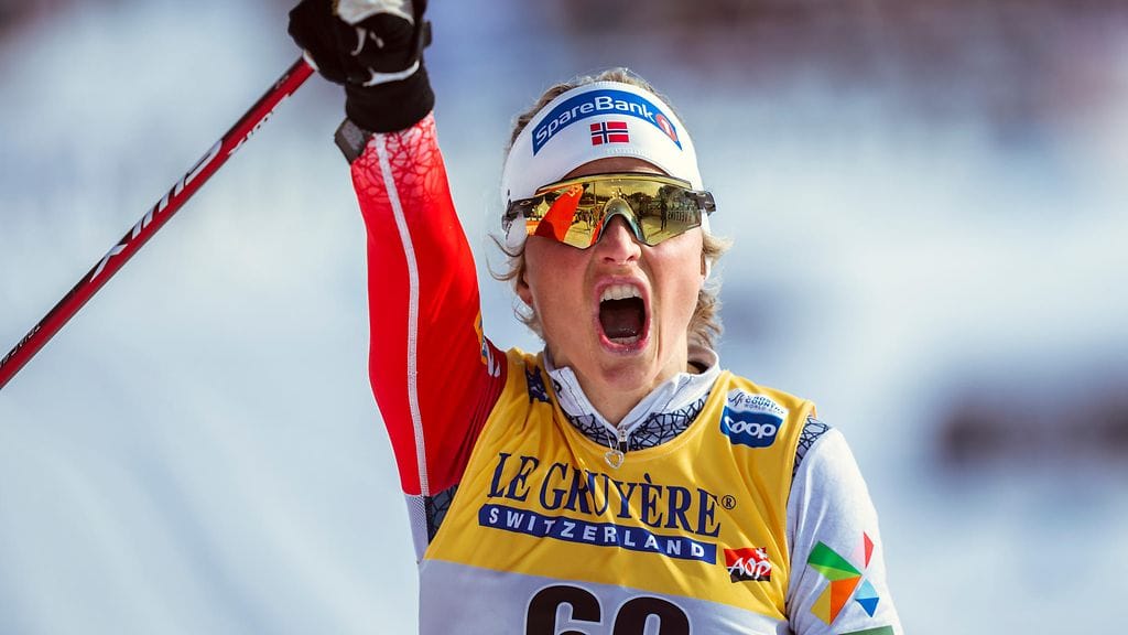 Therese Johaug pieksi muut minuuttikaupalla Norjan mestaruuskisojen 30 kilometrin kilpailussa.