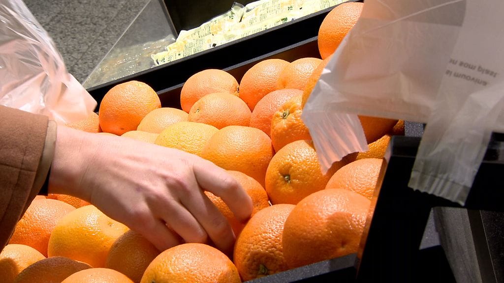 Kuluttajat tekevät päätöksiä edelleen hinta edellä.